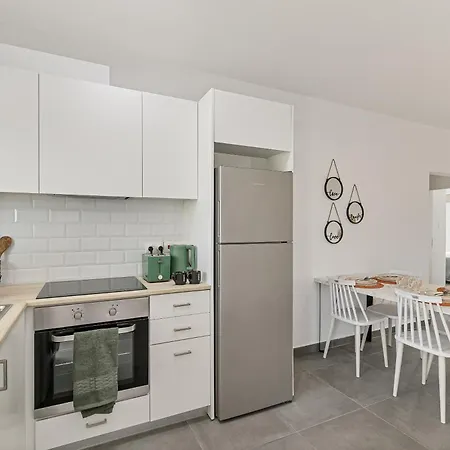 Kato | Prime Location By Vichy Holidays Apartman