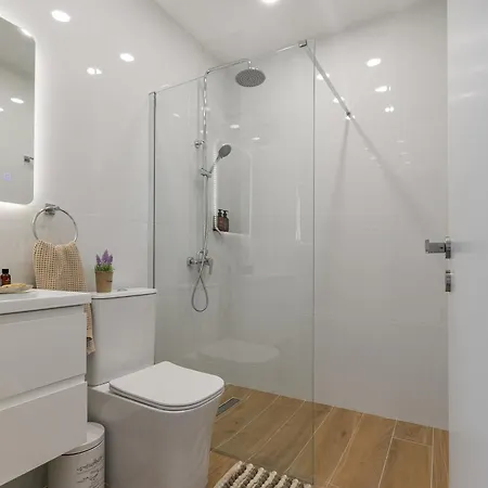 Kato | Prime Location By Vichy Holidays Apartman *